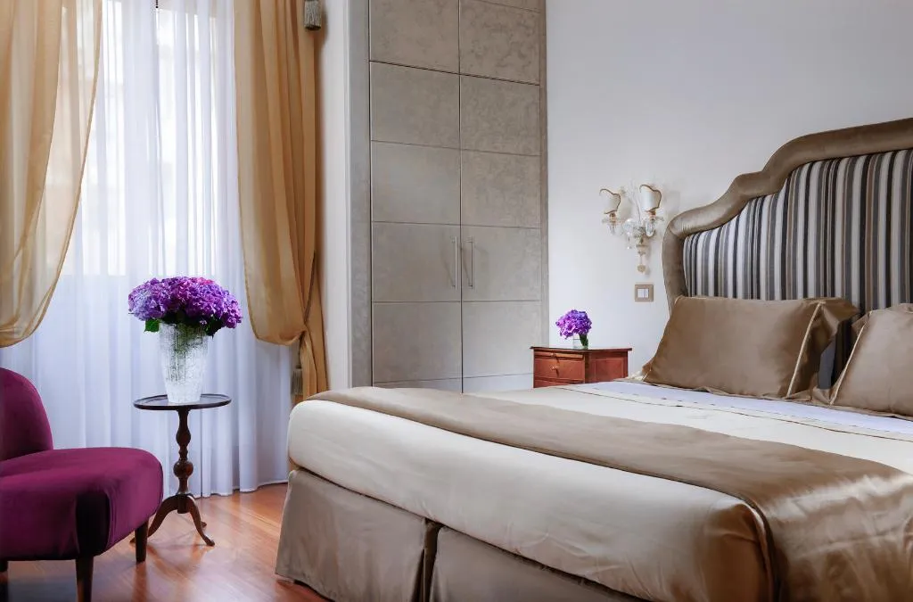 DOUBLE SUPERIOR Room, Forum, Rome