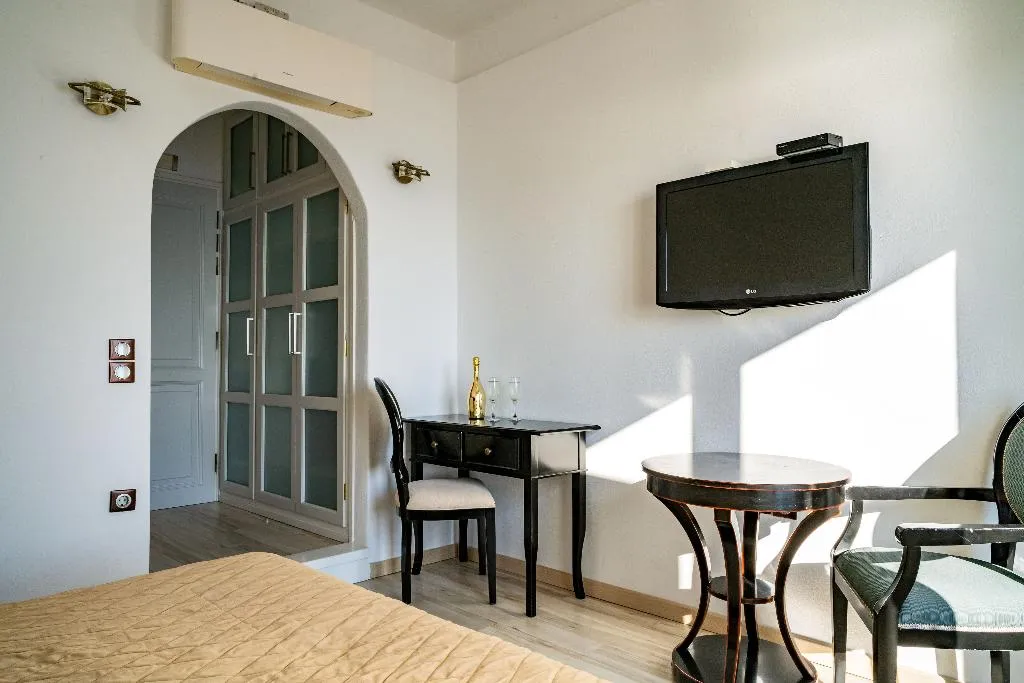 Double or Twin EXECUTIVE Room, Delfini Villas, Santorini