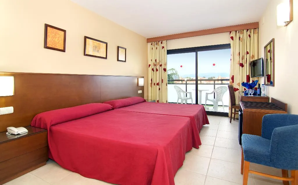 Double or Twin CAPACITY 3 Room, Puente Real, Costa Del Sol