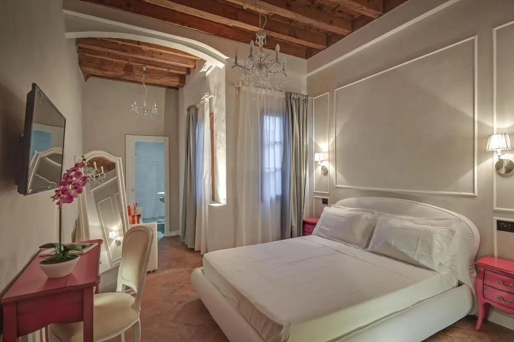 Room, Residenza d'Epoca Borgo Albizi, Florence