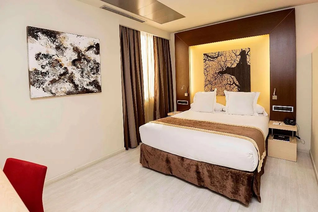 DOUBLE PREMIUM Room, Melia Avenida America, Madrid