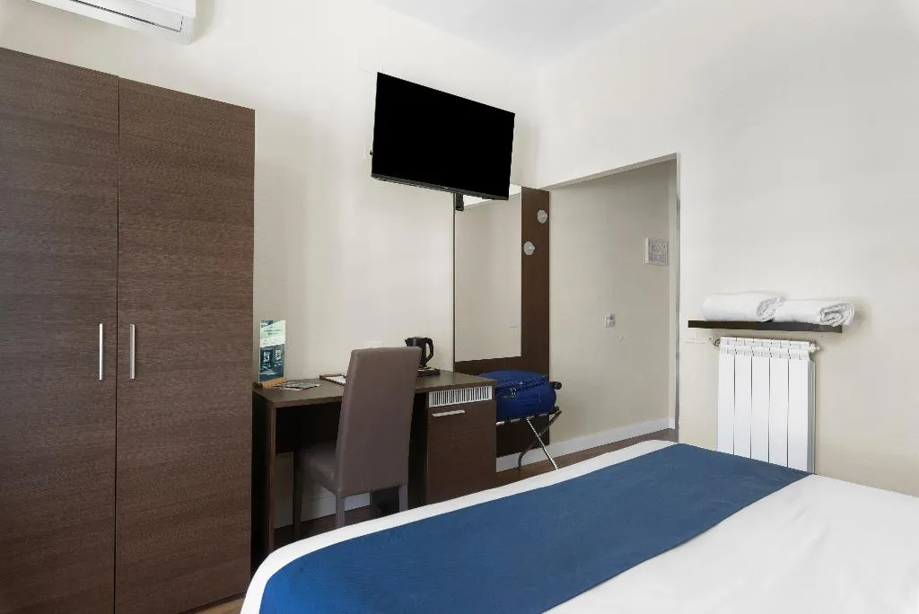 Double or Twin STANDARD Room, Hotel La Pergola, Naples