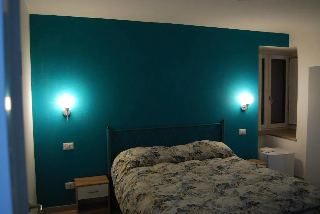Room, Sorrento Deluxe B B, Naples