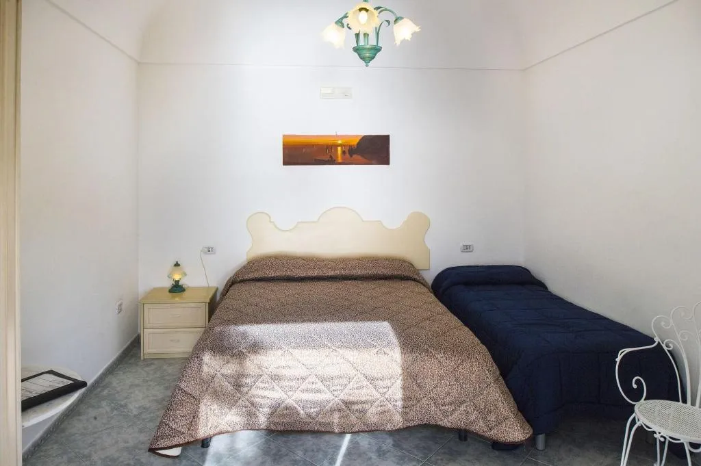Room, La Maliosa D' Arienzo, Naples