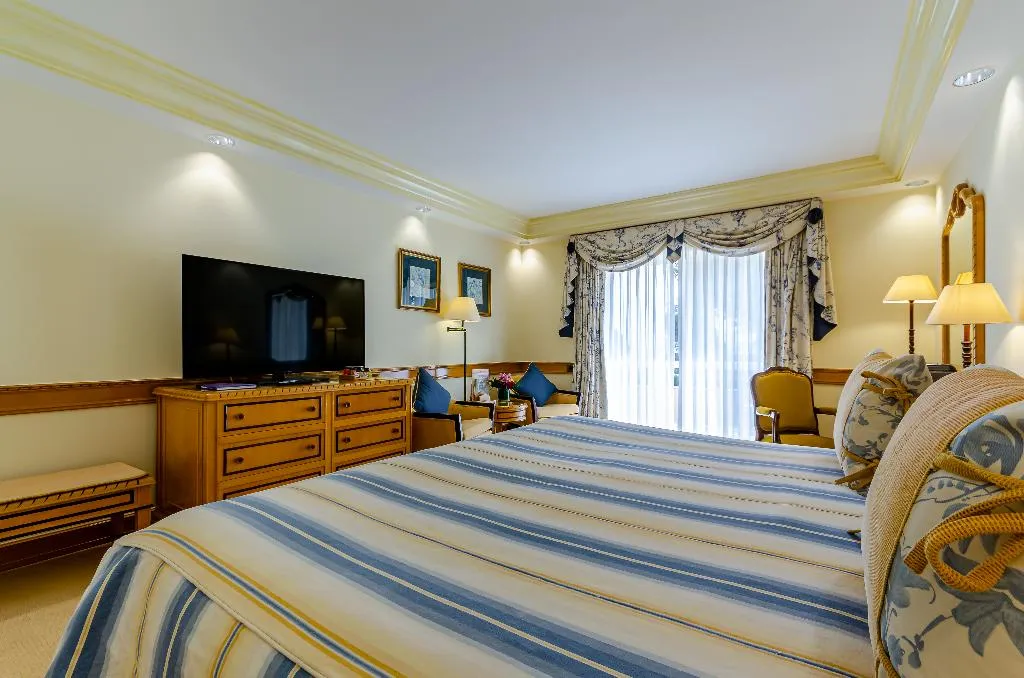 Double or Twin POOL VIEW Room, Olissippo Lapa Palace, Lisbon