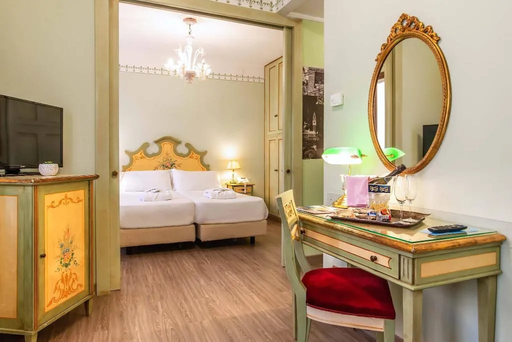 JUNIOR SUITE QUEEN SIZE BED Room, La Fenice et des Artistes, Venice