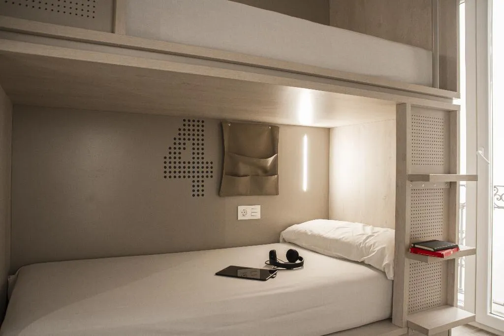 Bed in dormitory FEMALE ROOM Room, Room Salvador, Seville
