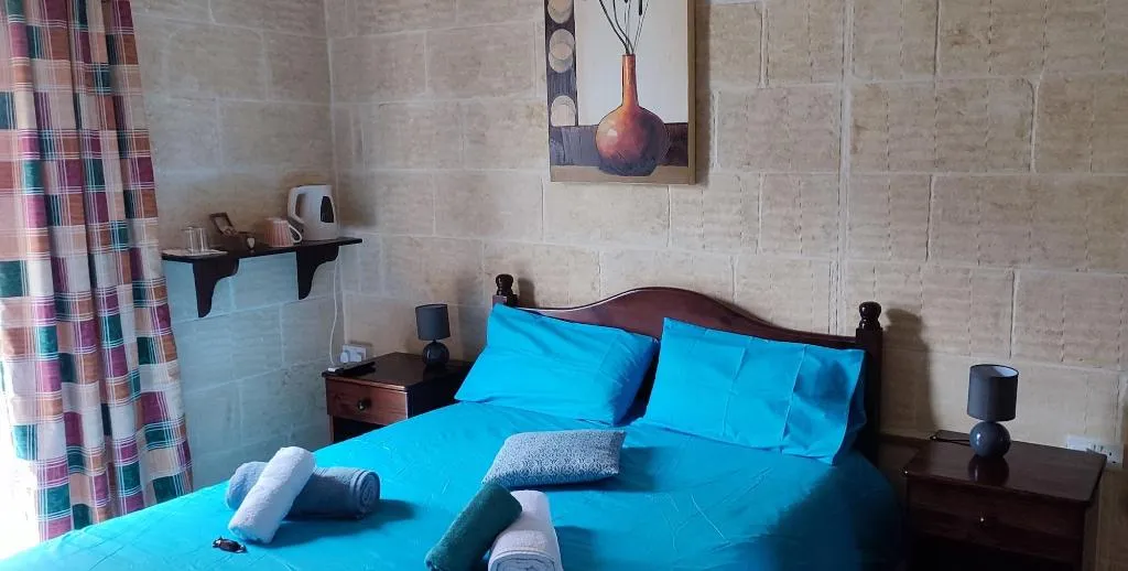 Room, Grotto's Paradise B&B, Gozo