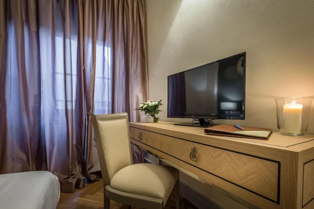 Room, Palazzo Ridolfi, Florence