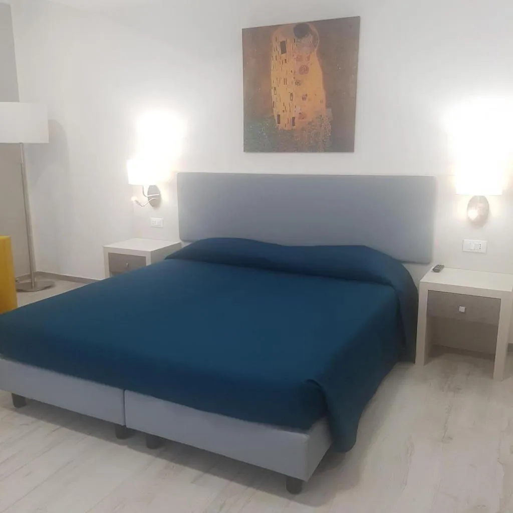 Room, Grand Hotel Del Lago, Palermo