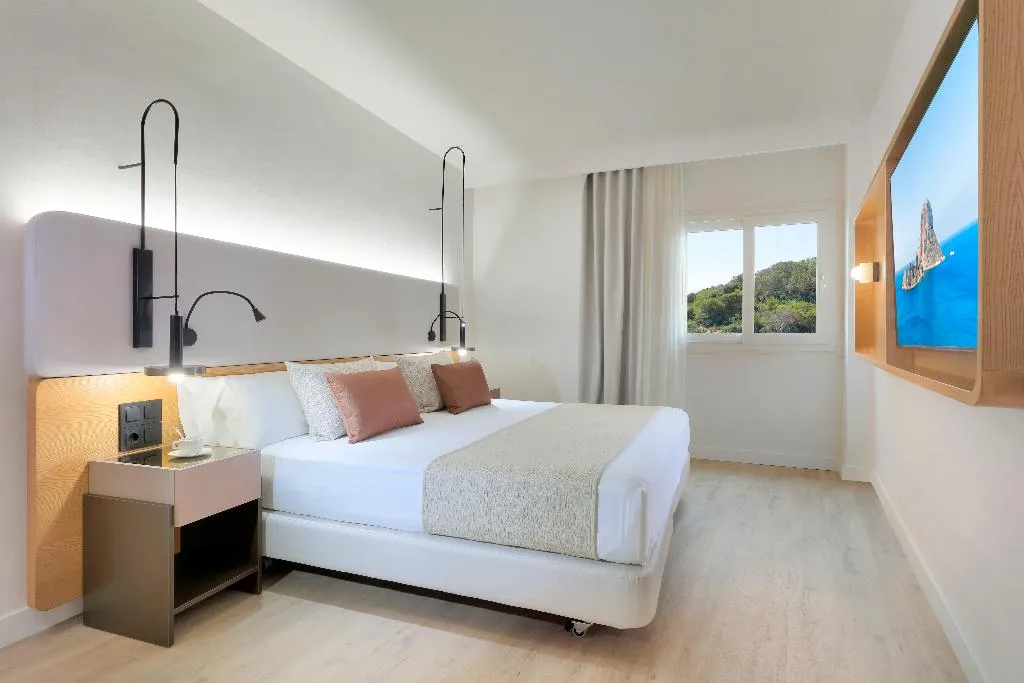 JUNIOR SUITE GARDEN VIEW Room, Grand Palladium Select Palace Ibiza, Ibiza