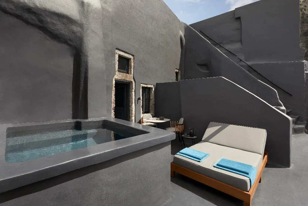 SUITE TWO BEDROOMS WITH PRIVATE POOL Room, Kivotos Santorini, Santorini