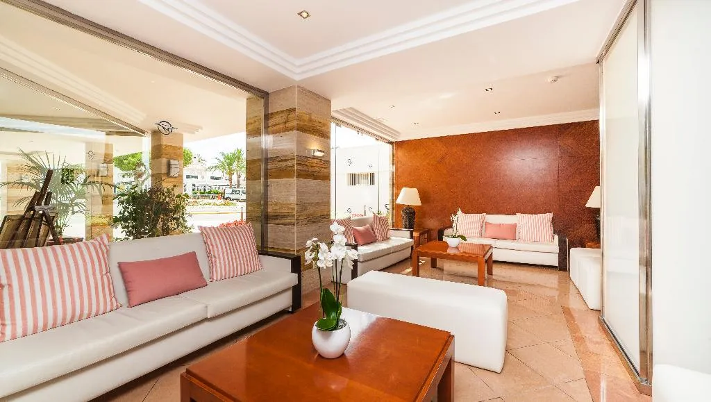 Lobby, Globales Samoa, Majorca