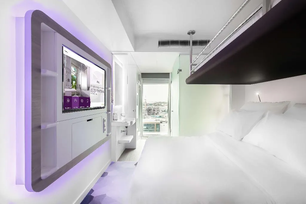 Cabin CAPACITY 3 Room, Yotel Amsterdam, Amsterdam