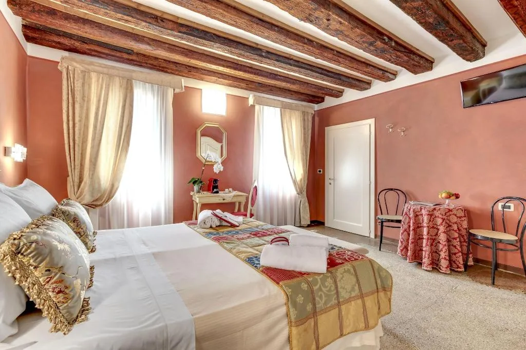 Room, Ca' Riza, Venice