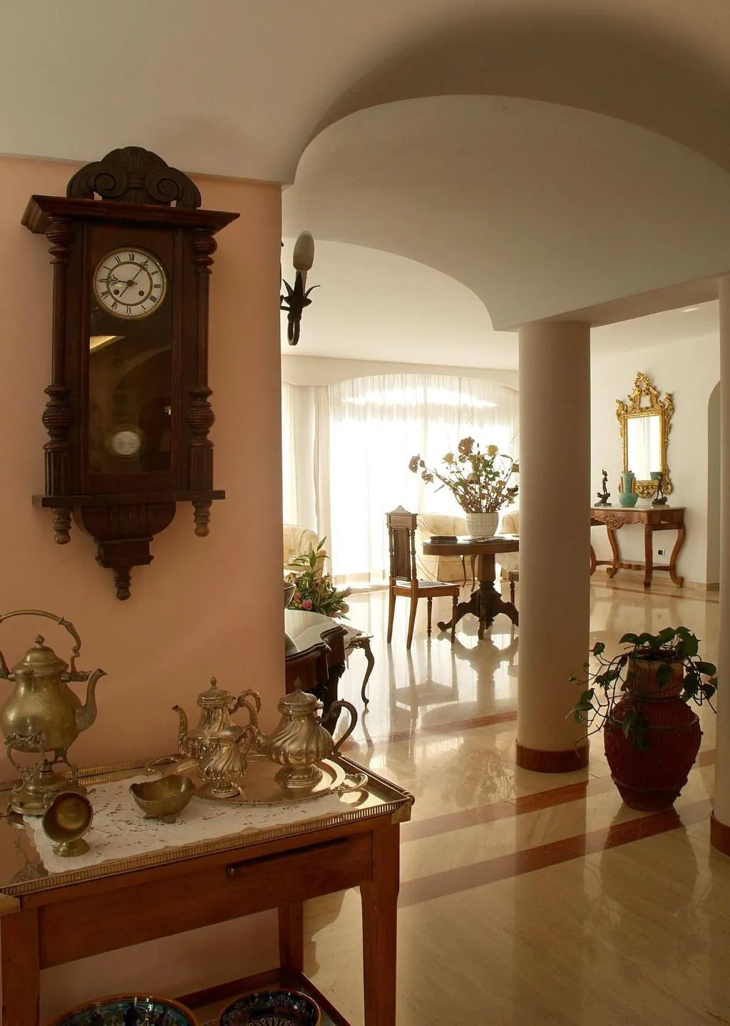 Lobby, Rufolo, Naples