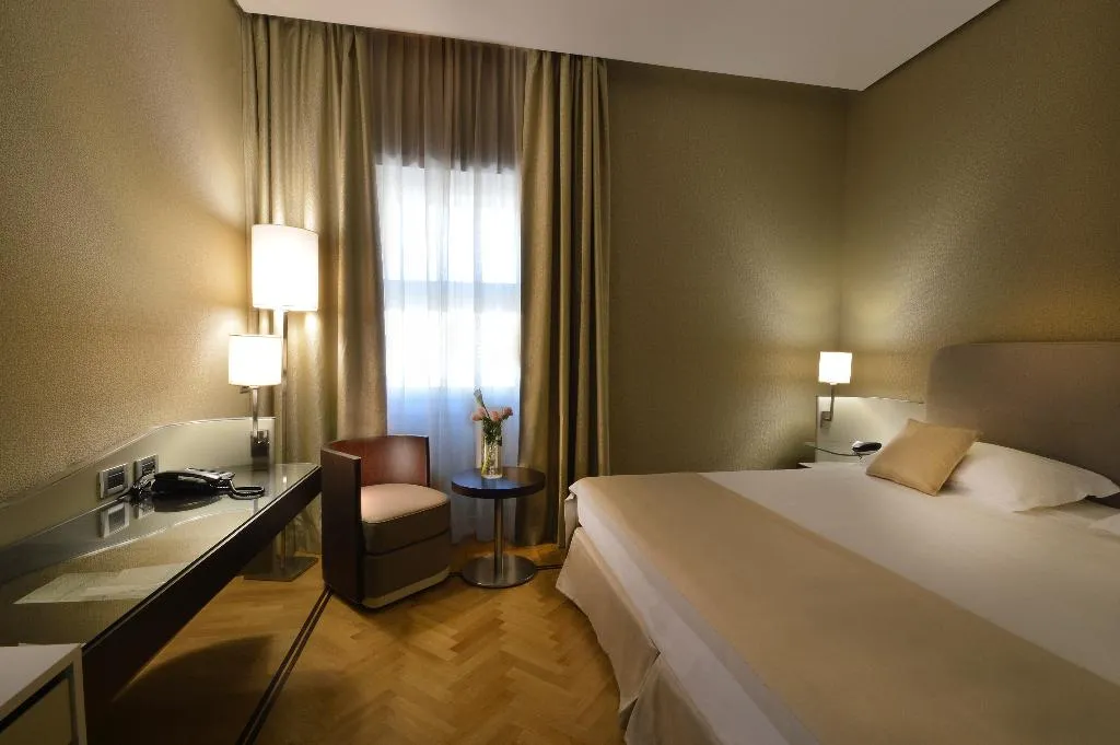 DOUBLE STANDARD Room, Palazzo Esedra, Naples