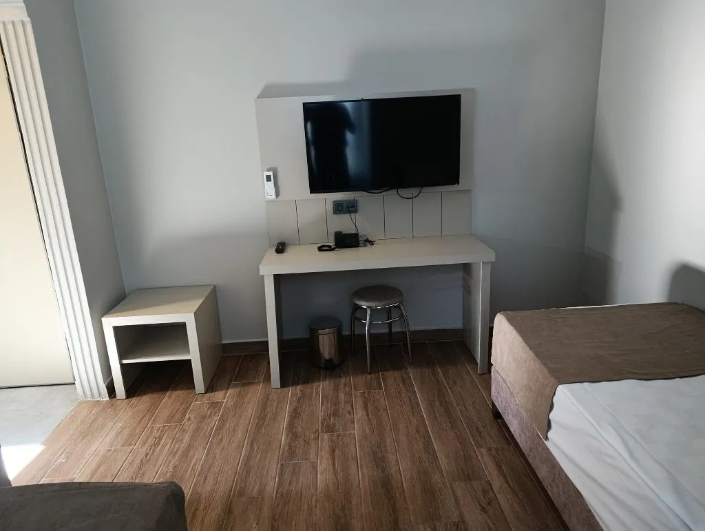 FAMILY ROOM FOUR BEDROOMS ONE BATHROOM Room, Zenia Otel, Antalya