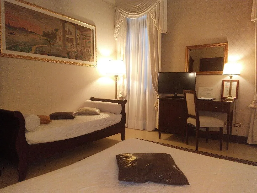 Room, Ca' del Nobile, Venice