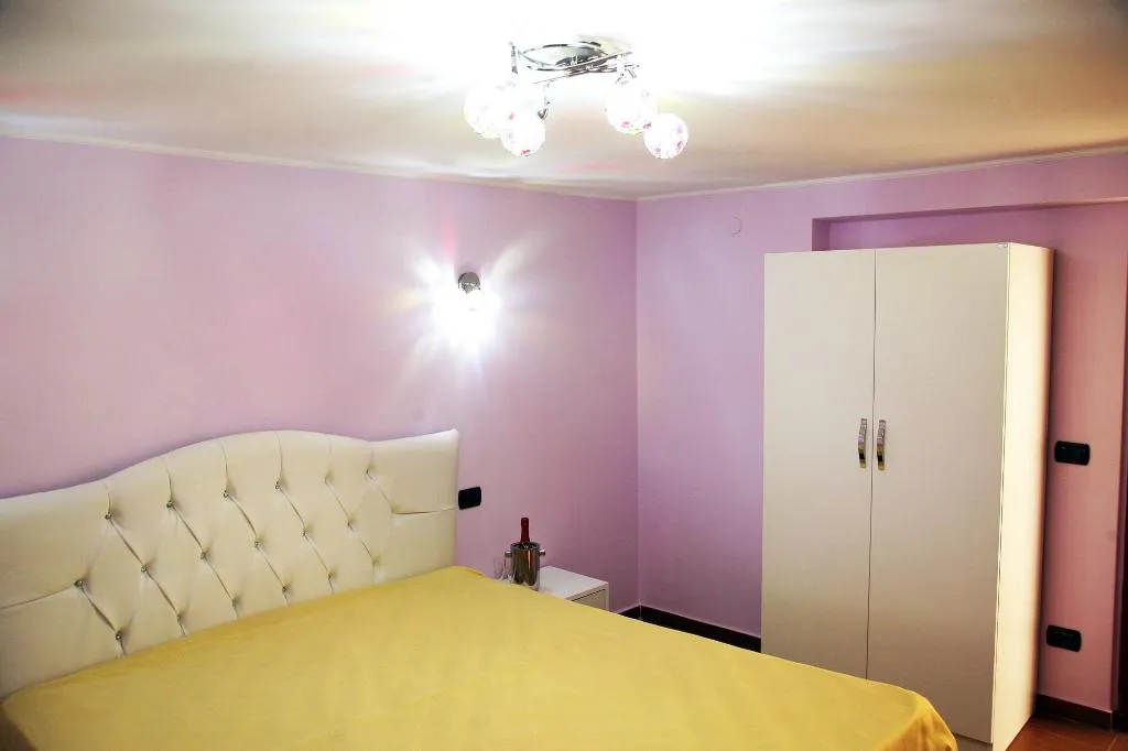 Room, Sanfralù, Naples