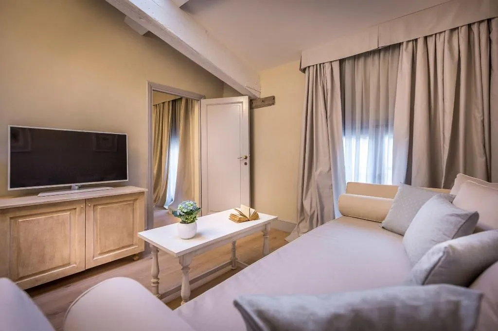 Room, Palazzo Ridolfi, Florence