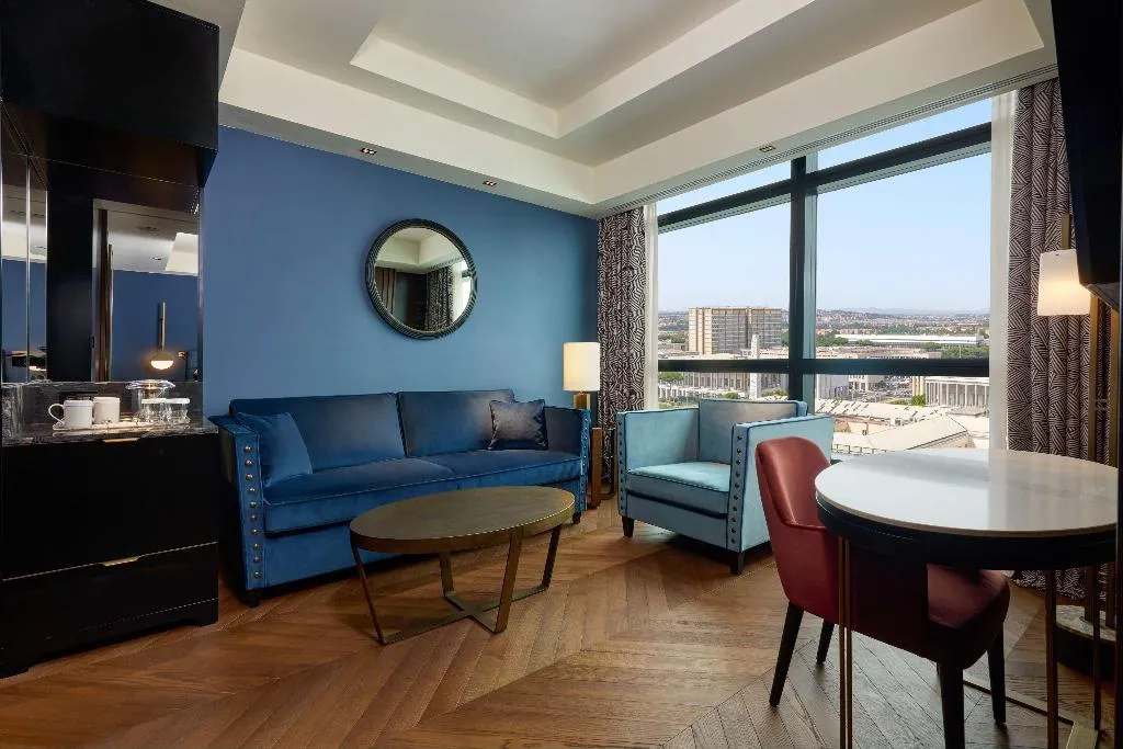 JUNIOR SUITE KING SIZE BED Room, Hilton Rome Eur La Lama, Rome