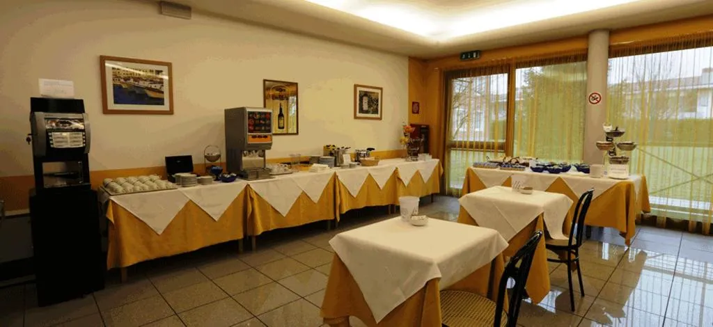 Bar, Art & Hotel Treviolo, Milan