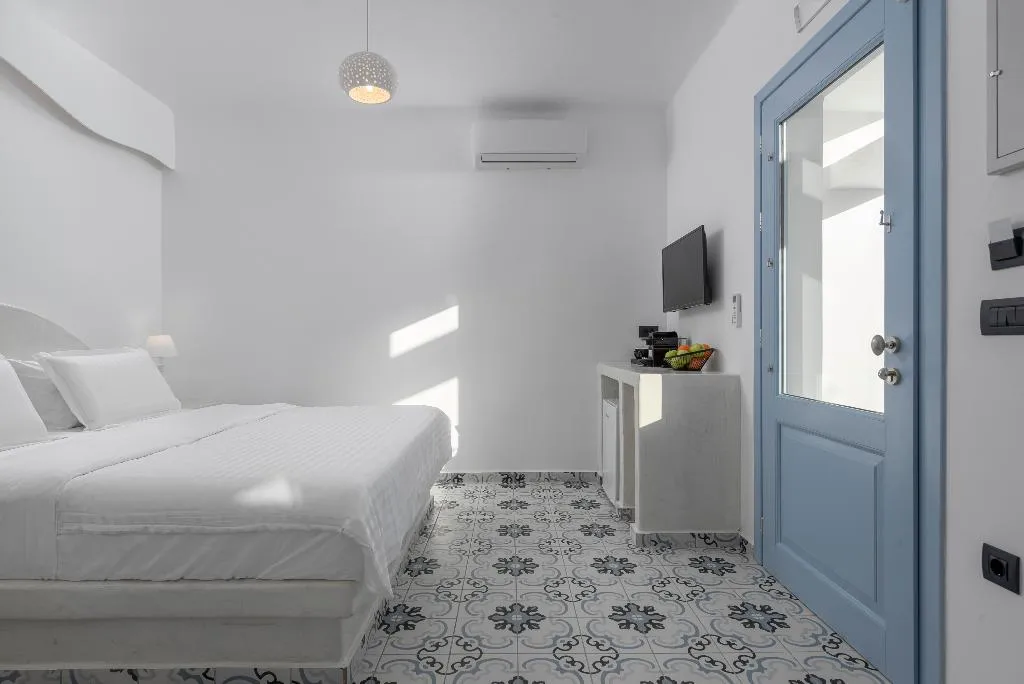 SUITE WITH JACUZZI Room, Sole D'Oro Luxury Suites, Santorini