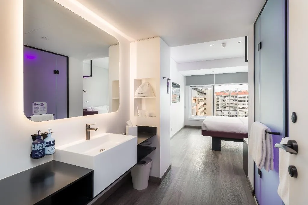 DOUBLE SINGLE USE PREMIUM Room, Yotel Porto, Porto