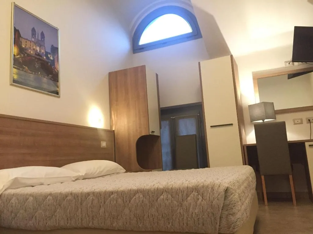 Room, Hotel Montecarlo, Milan