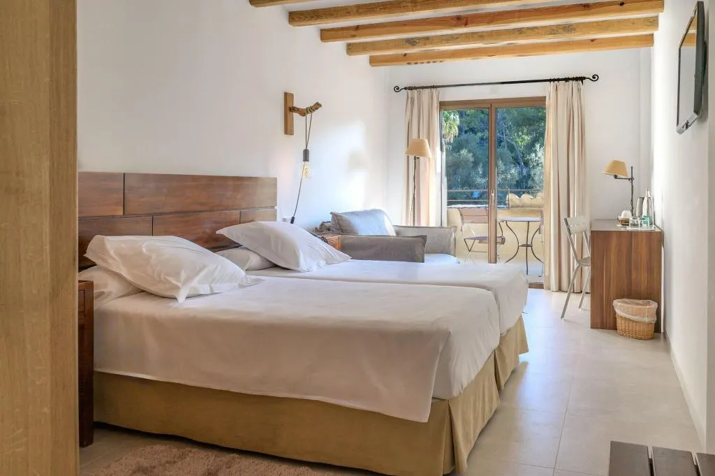 TWIN SUPERIOR WITH TERRACE Room, Es Port, Majorca