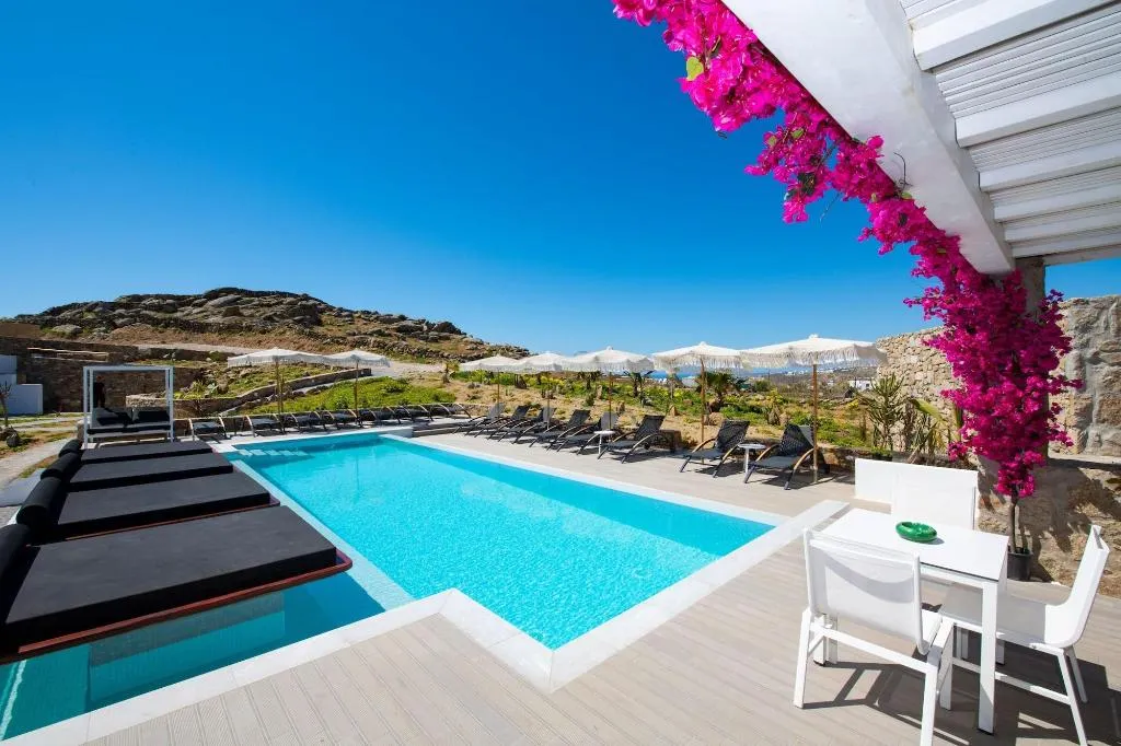 Sports and Entertainment, Bianco A Nero, Mykonos