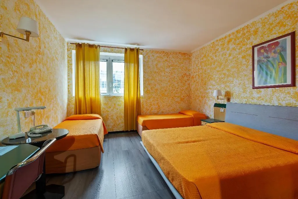 Room, Milan Arizona, Milan