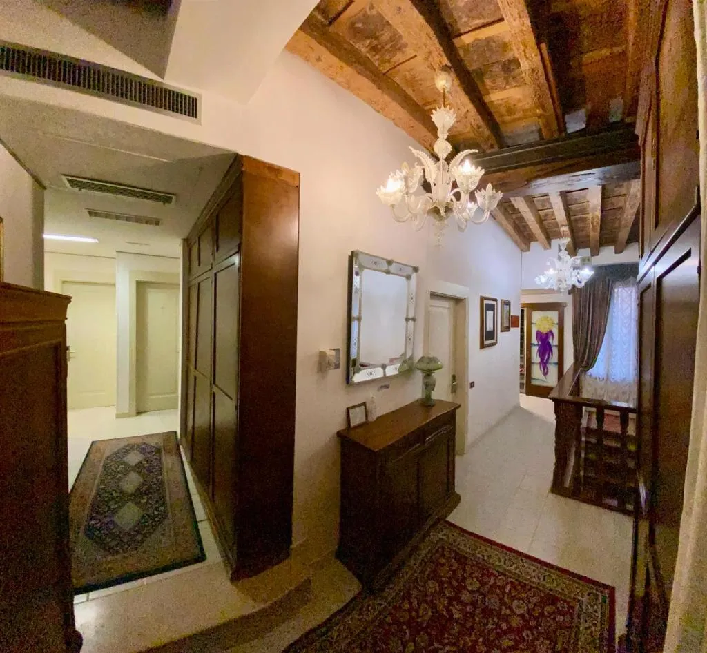 Lobby, Bridge, Venice