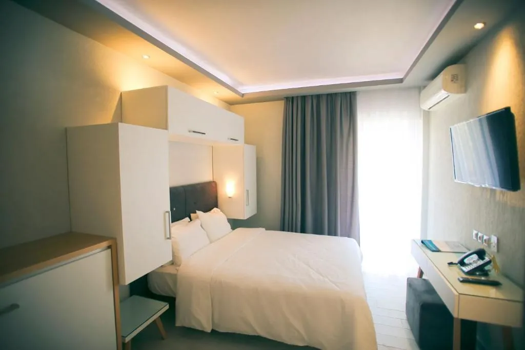 STUDIO CAPACITY 3 Room, Royal Hotel and Suites, Halkidiki