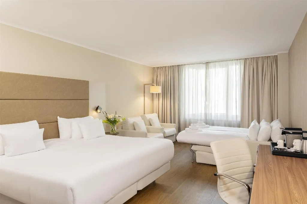FAMILY ROOM STANDARD Room, NH Collection Berlin Mitte am Checkpoint Charlie, Berlin
