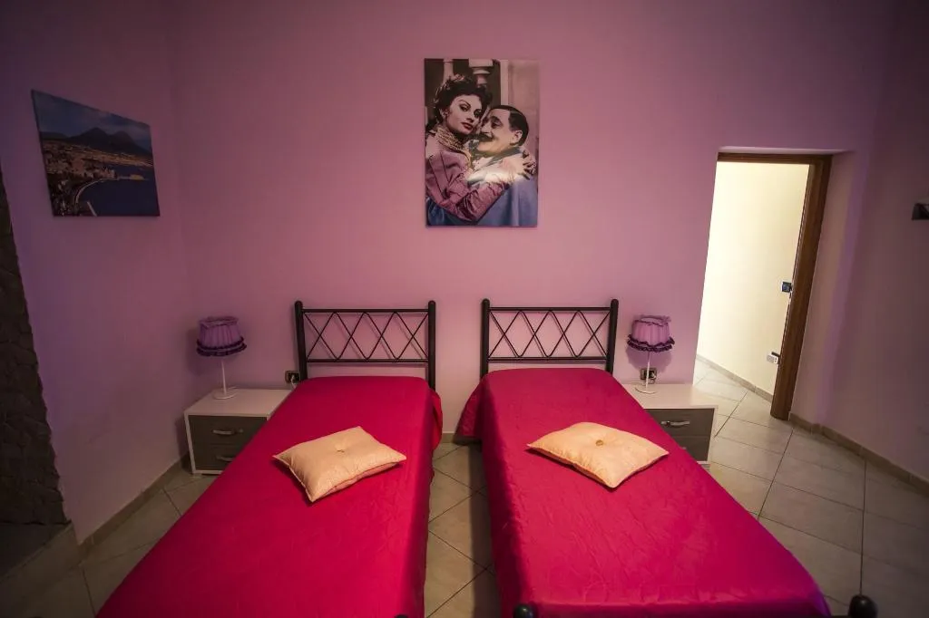 Room, Sanfralù, Naples