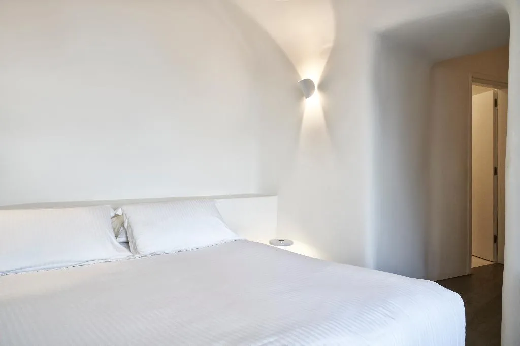 SUITE WITH PRIVATE POOL Room, Old Castle Oia by Mr and Mrs White, Santorini
