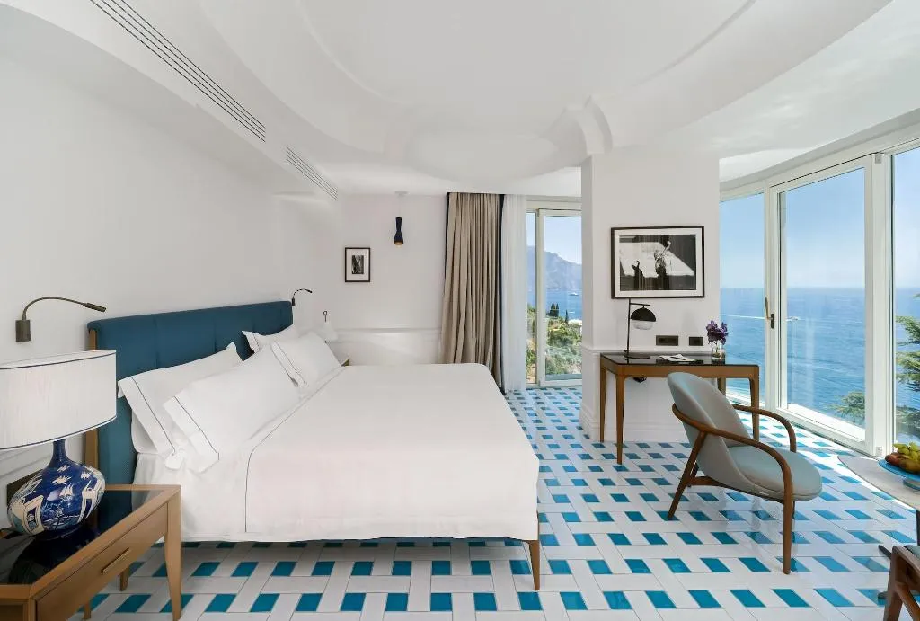 Room, Borgo Santandrea, Naples