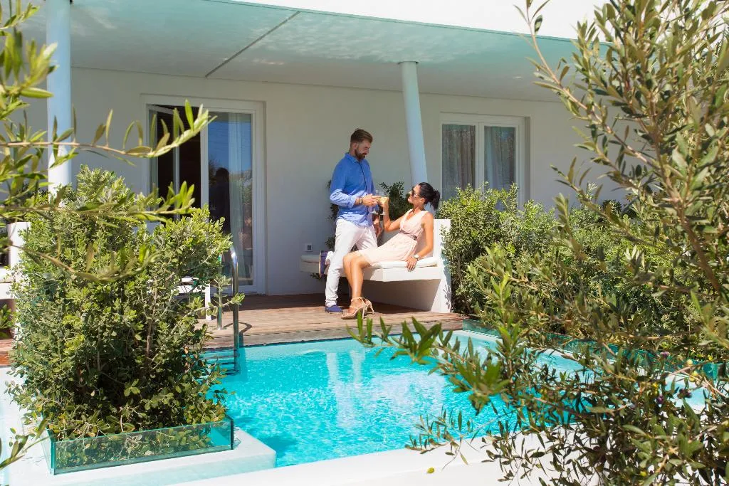 SUITE WITH PRIVATE POOL Room, Mykonos Dove beach hotel, Mykonos