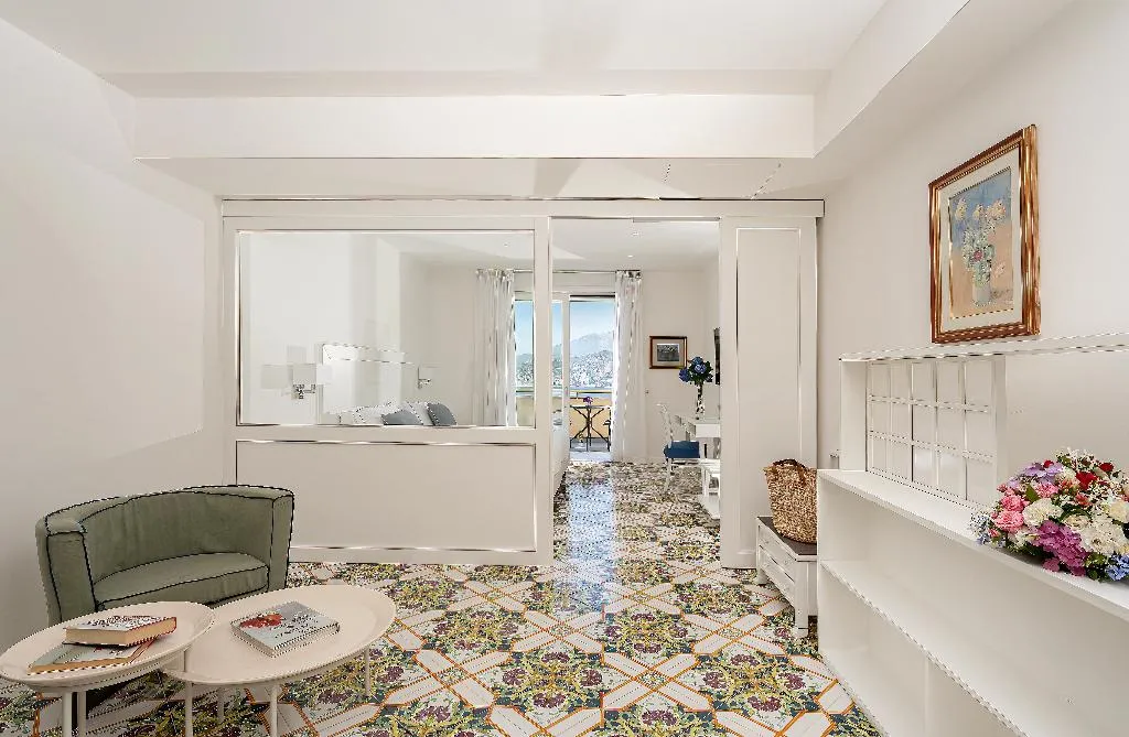 JUNIOR SUITE SEA VIEW Room, Grand Hotel Vesuvio, Naples