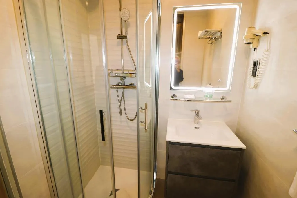 SINGLE STANDARD Room, Hostal Hispano-Argentino Gran Via, Madrid