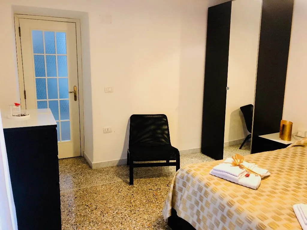 APARTMENT STANDARD Room, Relais Piazza del Plebiscito, Naples