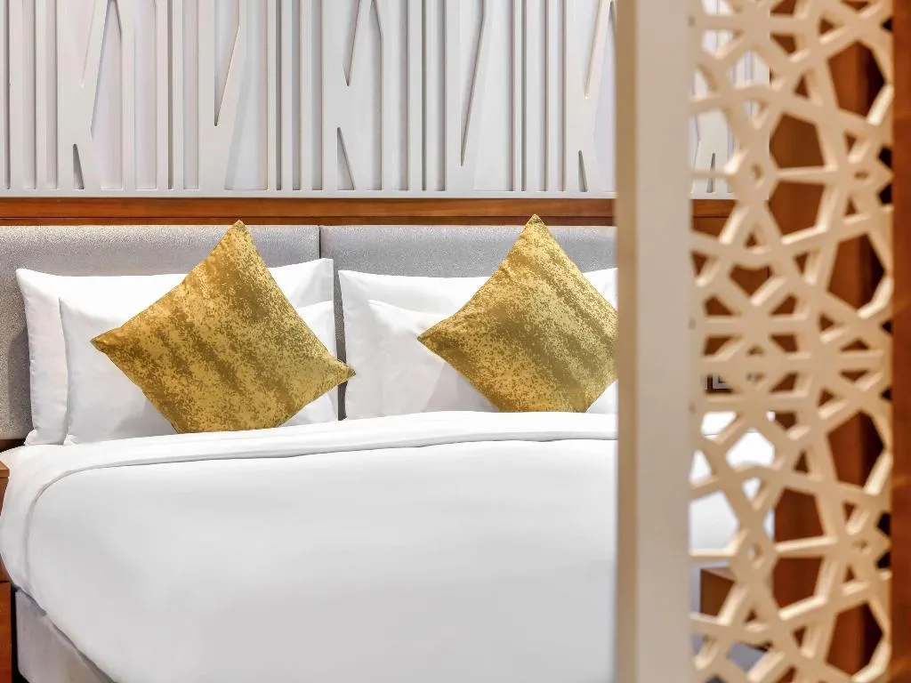 SUITE KING SIZE BED Room, Grand Mercure Dubai City, Dubai