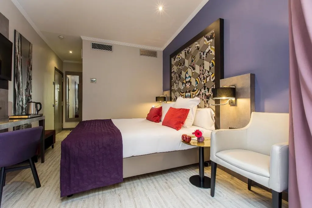 Double or Twin COMFORT Room, Leonardo Hotel Las Ramblas, Barcelona