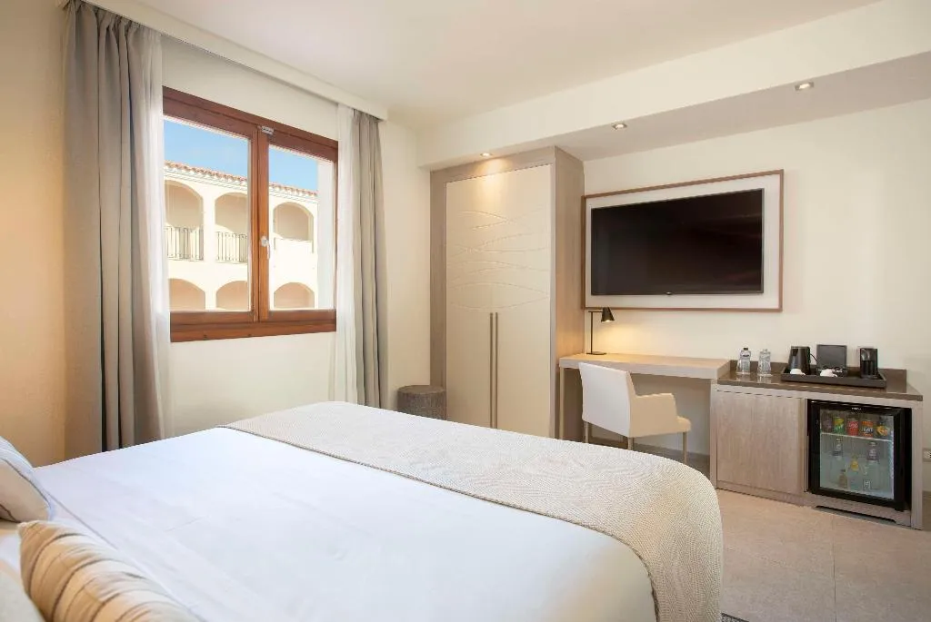 DOUBLE SUPERIOR KING BED Room, Mangia's Santa Teresa Sardinia, Curio Collection, Olbia