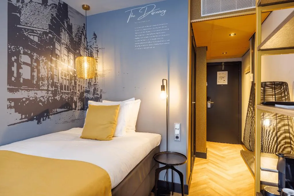SINGLE STANDARD Room, Die Port Van Cleve, Amsterdam