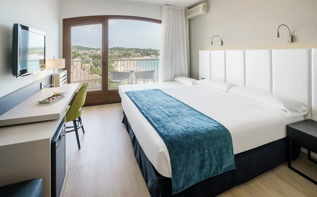 Double or Twin SEA VIEW CAPACITY 3 Room, Ilunion Caleta Park, Costa Brava