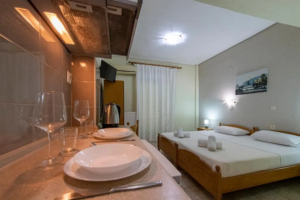 QUADRUPLE WITH BALCONY Room, Lucia Hotel Paralia, Thessaloniki