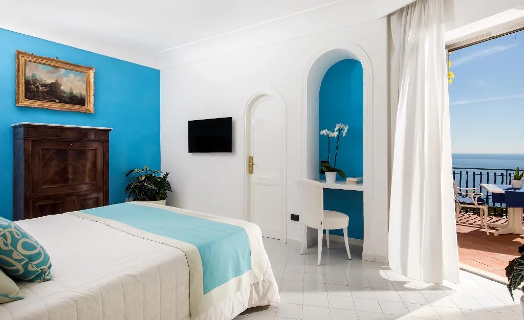 DOUBLE DELUXE SEA VIEW Room, Le Agavi hotel, Naples